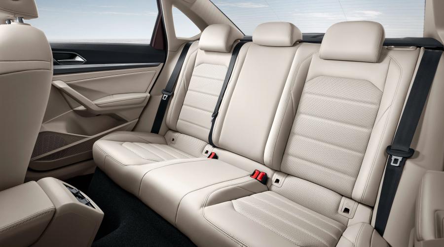 Интерьер Volkswagen Lavida Plus 2018 года  (фото 8 из 37)